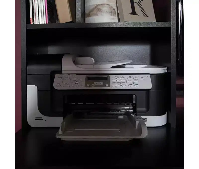 Bureau d'ordinateur à domicile noir pur avec huche et rangements