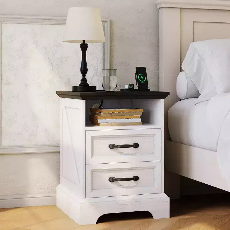 Table de chevet rustique de ferme 2 tiroirs, table de chevet moderne en bois, ports USB et prises CA, MDF durable, poignées en métal, blanc