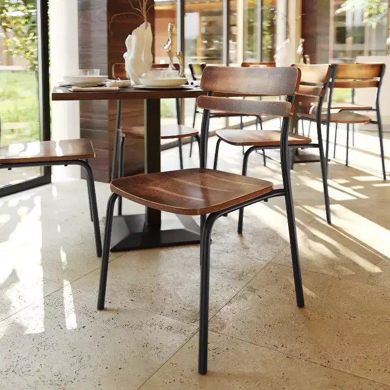 Lot de 2 chaises de salle à manger commerciales en bois massif avec piétement métallique et finition antique
