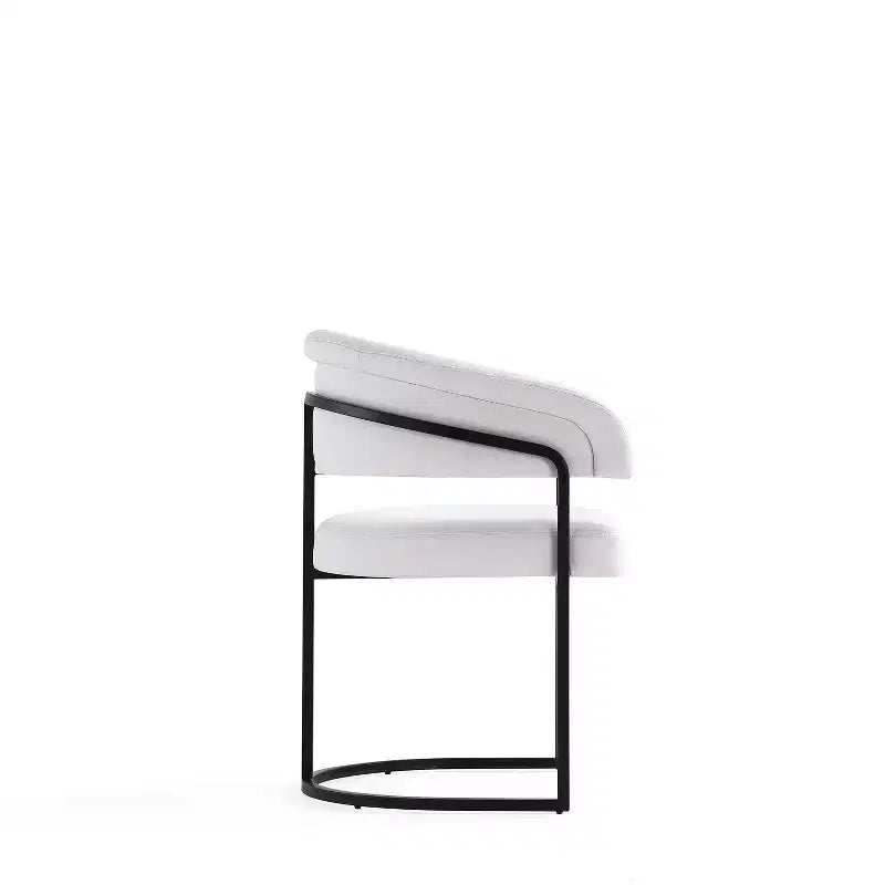 Chaise de salle à manger moderne tapissée de similicuir