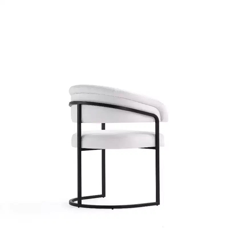Chaise de salle à manger moderne tapissée de similicuir