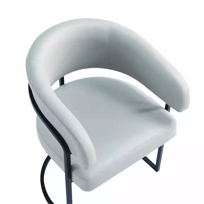 Chaise de salle à manger moderne tapissée de similicuir